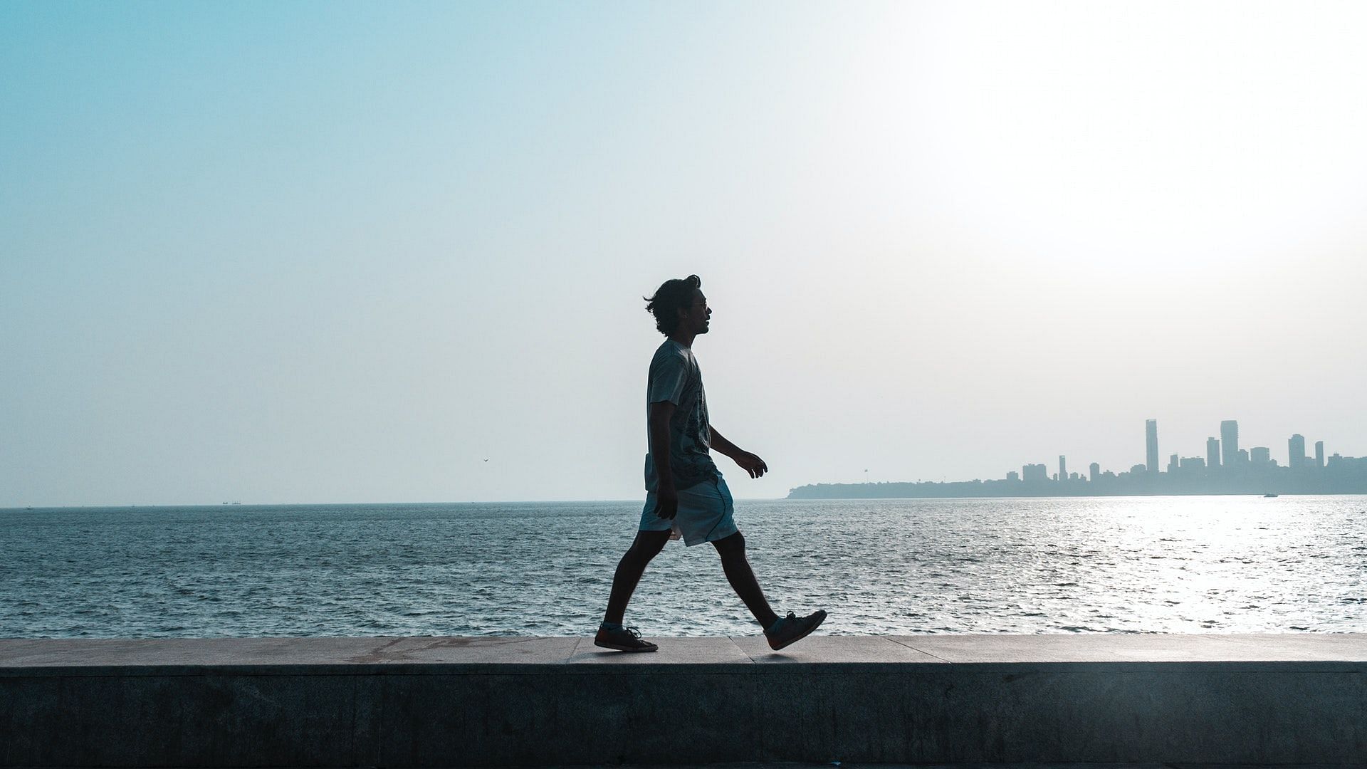 Walking helps you relax and reduces anxiety. (Photo by Yogendra Singh via pexels)