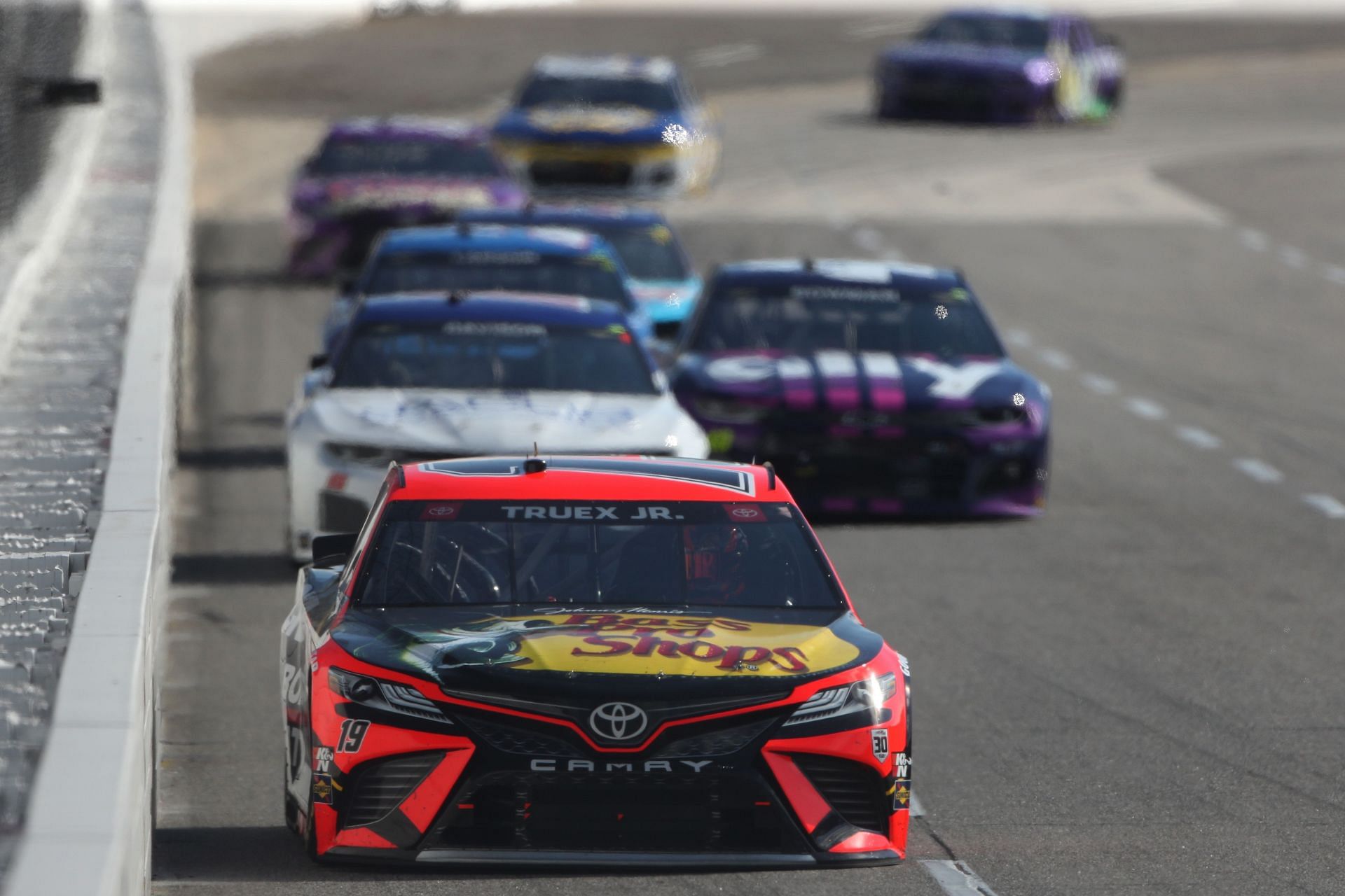 Martin Truex Jr. leads the field during the NASCAR Cup Series Blue-Emu Maximum Pain Relief 500 at Martinsville Speedway (Photo by James Gilbert/Getty Images)