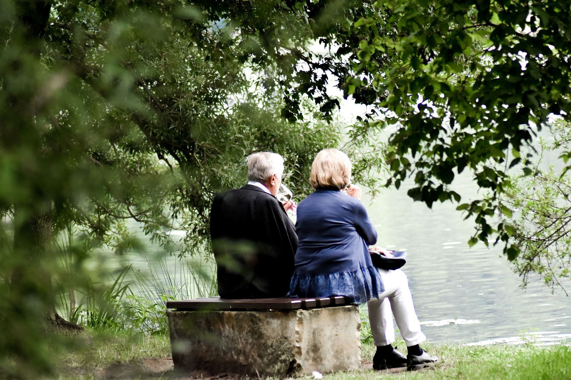 Support from a loved one is necessary. (Photo by Sven Mieke on Unsplash)