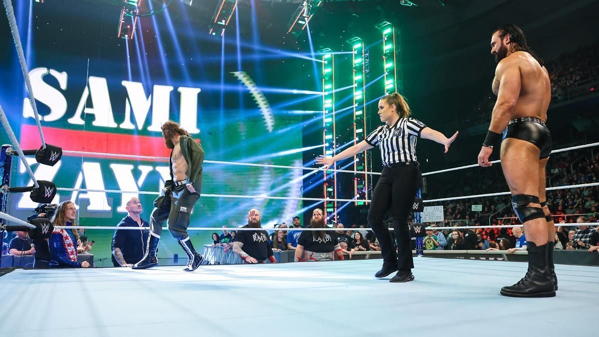 Sami Zayn faced Drew McIntyre in the Lumberjack Match this week