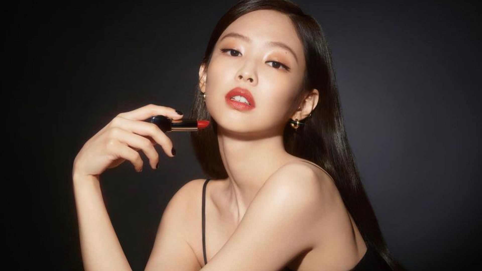 BLACKPINK'S JENNIE is the Face of HERA Silky Stay Foundation