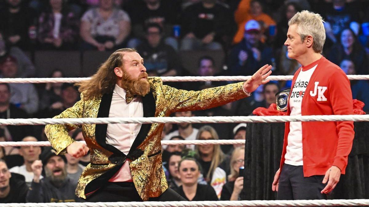 Johnny Knoxville successfully defeated Sami Zayn at WrestleMania 38