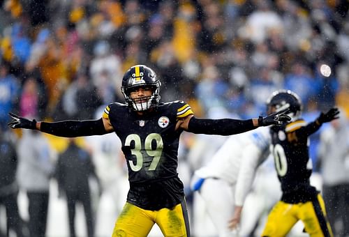 Minkah Fitzpatrick in action for the Steelers.