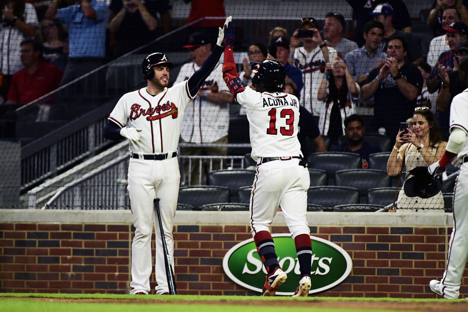 Braves' Acuña describes feelings for Freeman as 'nothing'