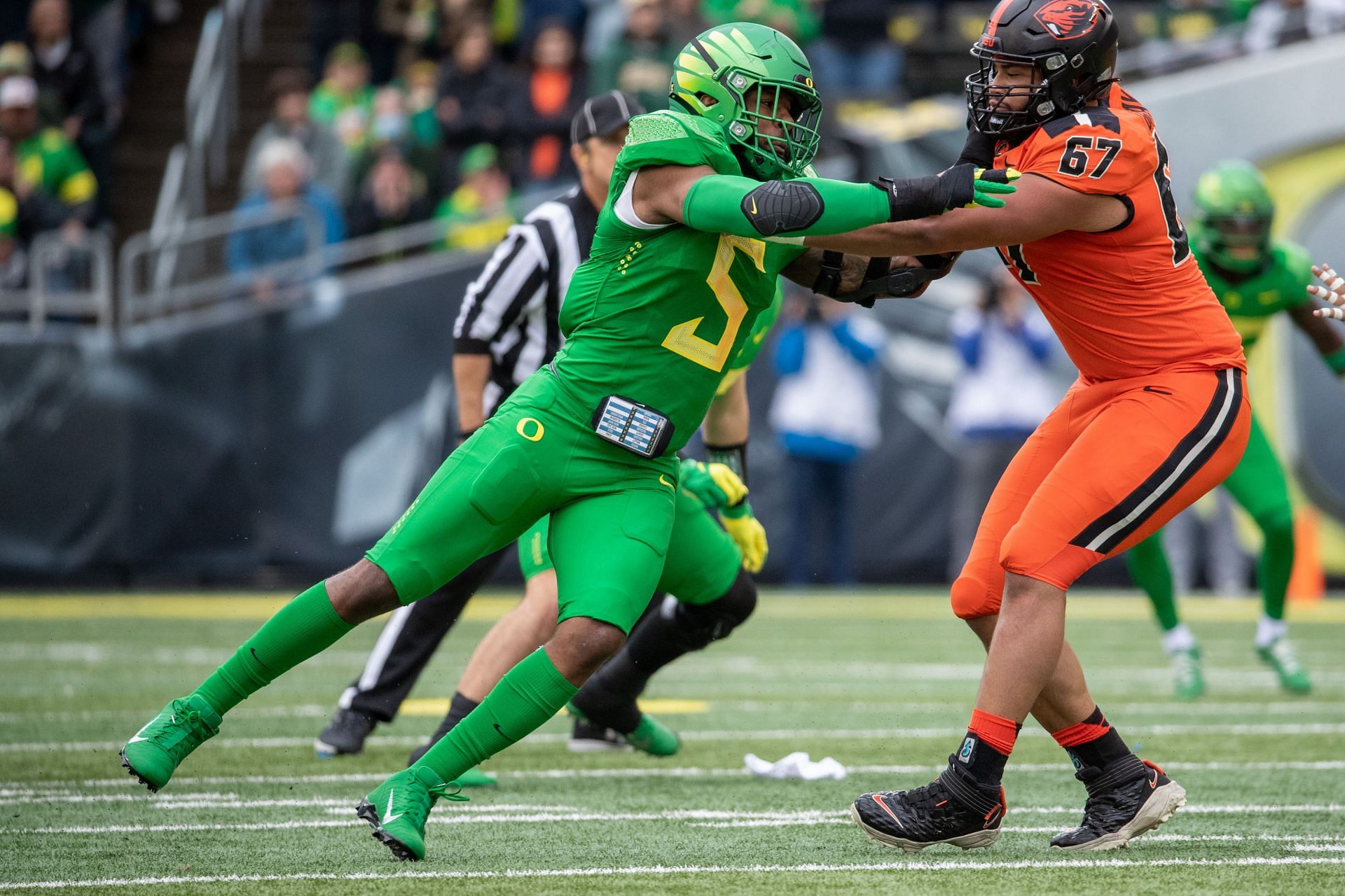 Oregon edge defender Kayvon Thibodeaux