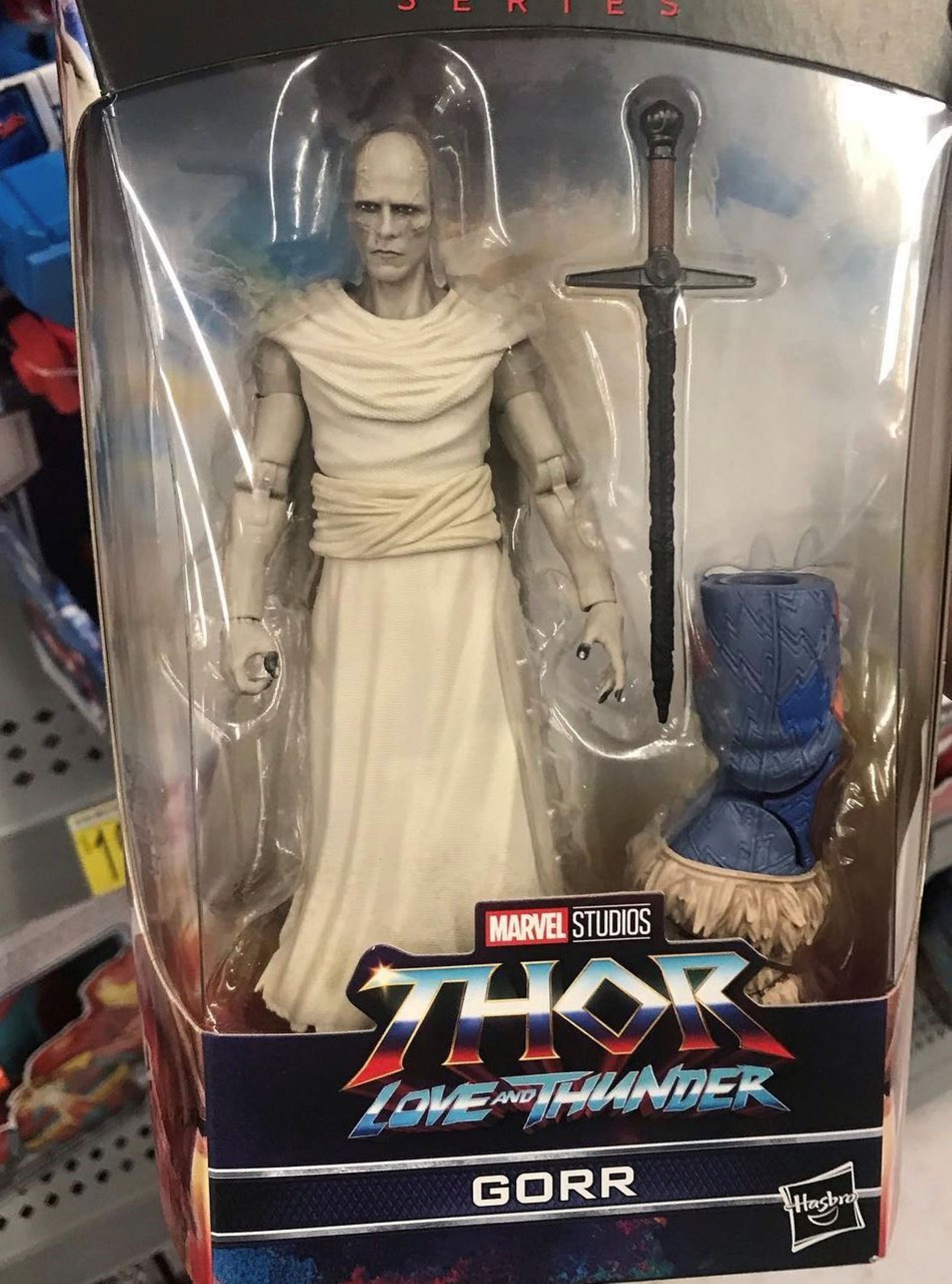 Gorr&#039;s plain white look in the merchandise (Image via Marvel)