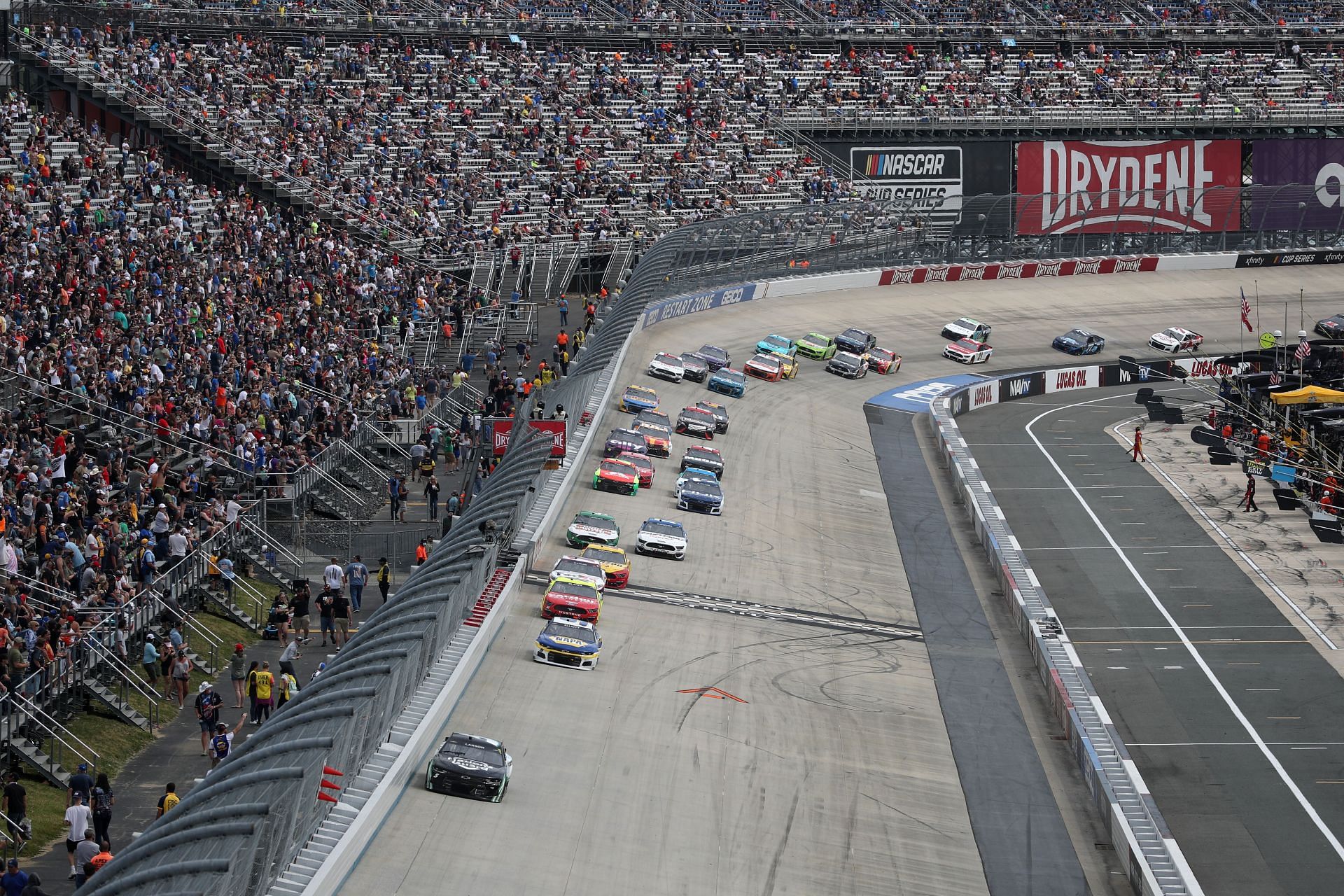 Kyle Larson leads the field during the 2021 Cup Series Drydene 400 at Dover Motor Speedway in Dover, Delaware. (Photo by James Gilbert/Getty Images)