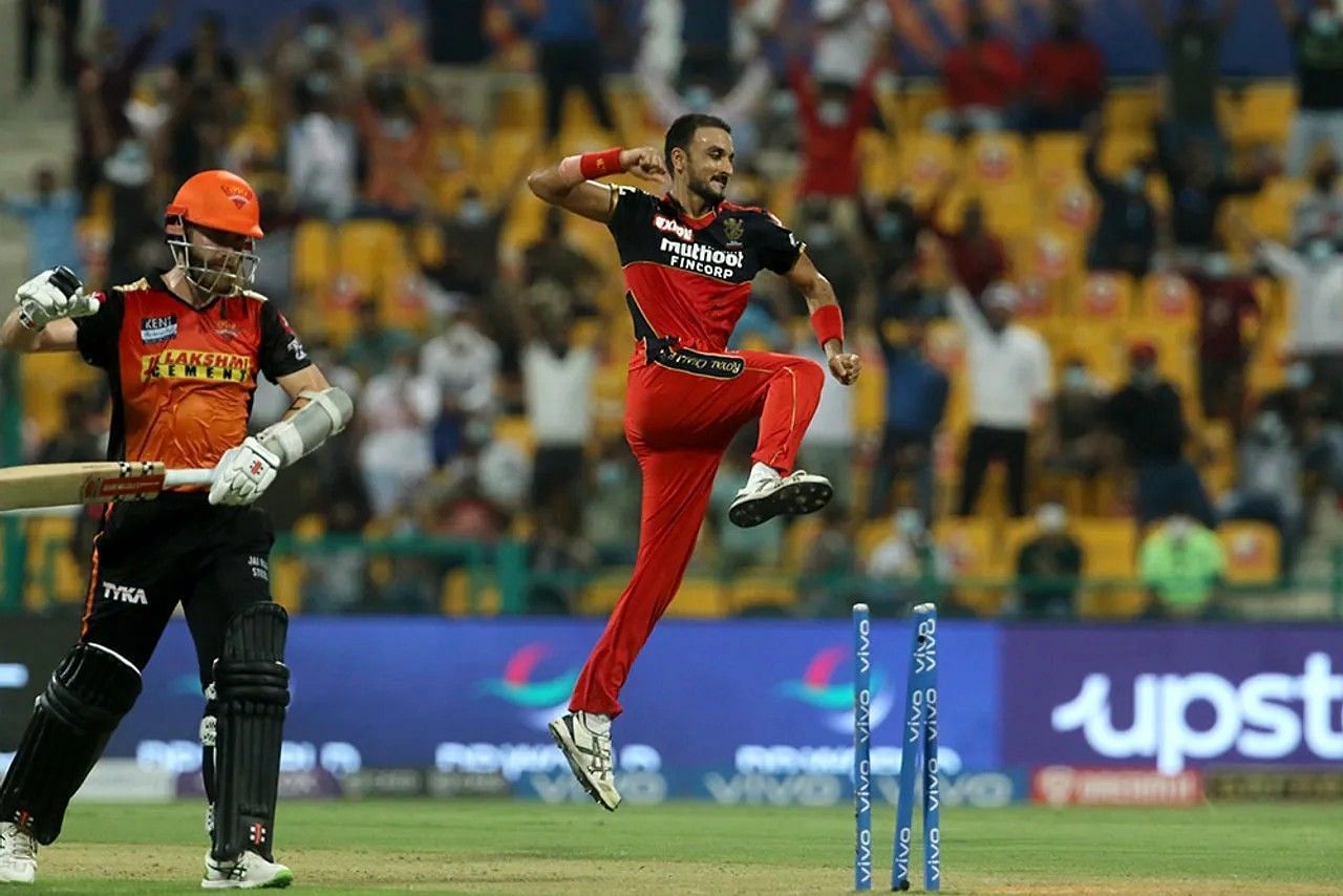 Can Harshal Patel help the Royal Challengers Bangalore defeat Sunrisers Hyderabad (Image Courtesy: IPLT20.com)