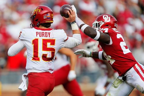 Oklahoma linebacker Brian Asamoah (#24)