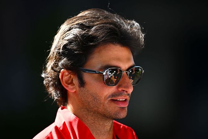 Carlos Sainz signs a 2-year contract extension with Ferrari