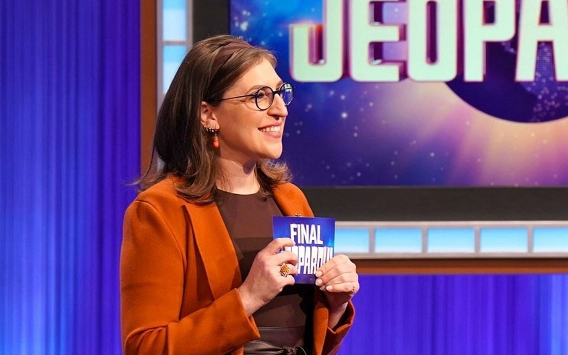 Mayim Bialik in Jeopardy! (Image via jeopardy/Instagram)