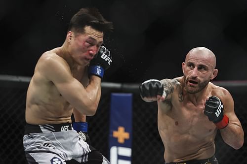 UFC 273: Volkanovski v The Korean Zombie, The Korean Zombie (left), Alexander Volkanovski (right)