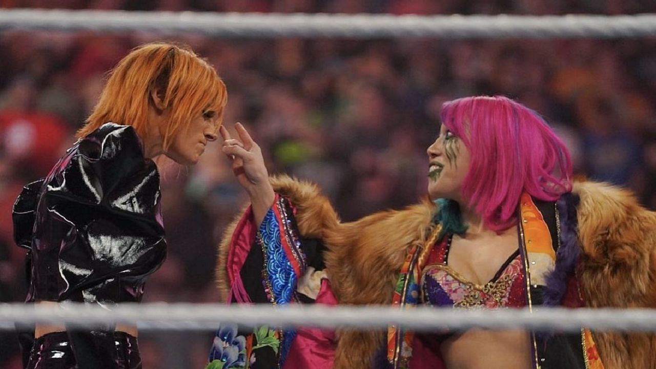 Asuka flicks Becky&#039;s nose on WWE RAW