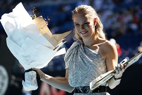 Caroline Wozniacki poses during the women's day ceremony at the 2020 Australian Open.