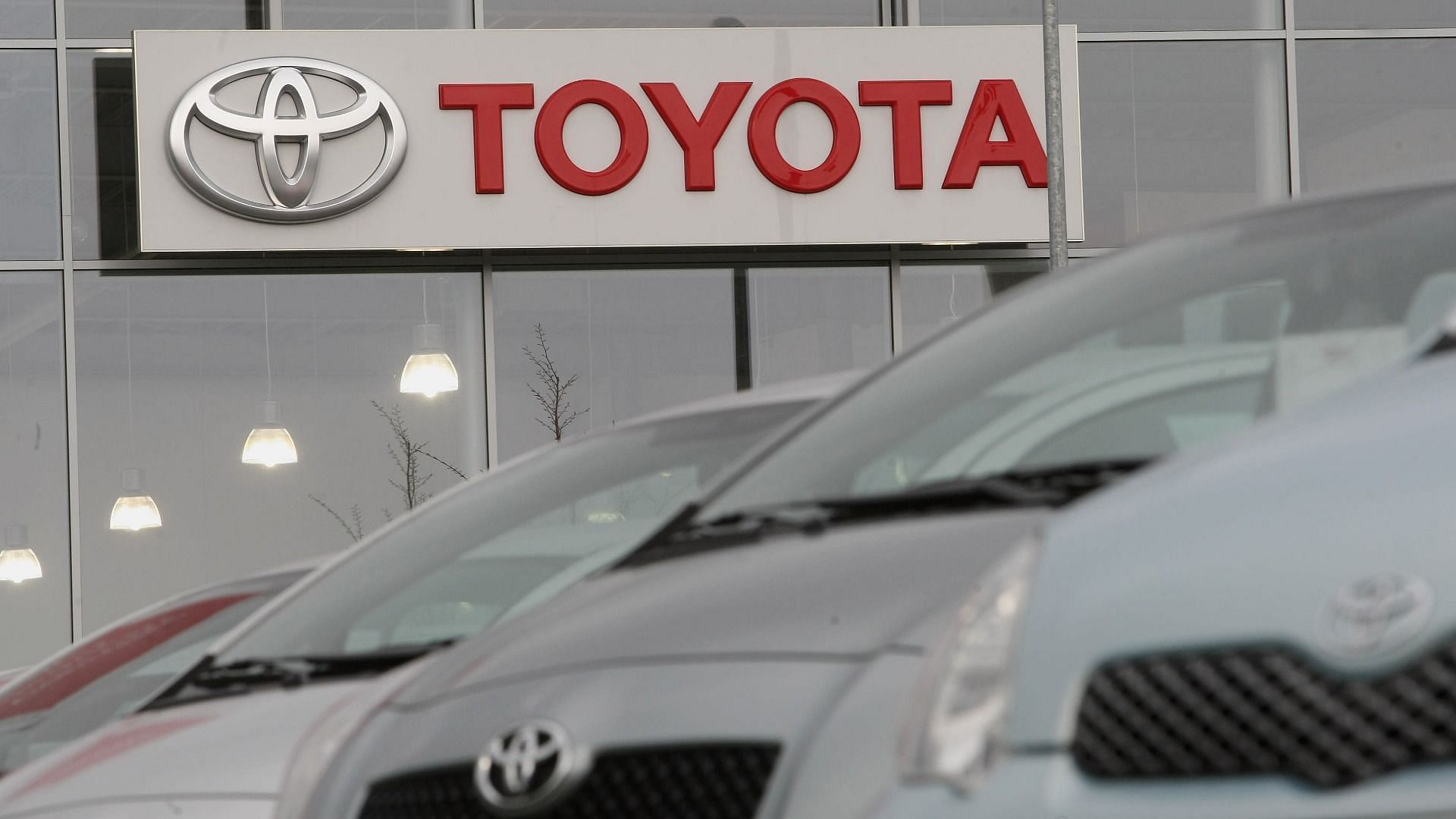 Toyota Motors is voluntarily recalling several models of its Toyota and Lexus brand due to a faulty VSC system (Image via Getty Images/Ralph Orlowski)