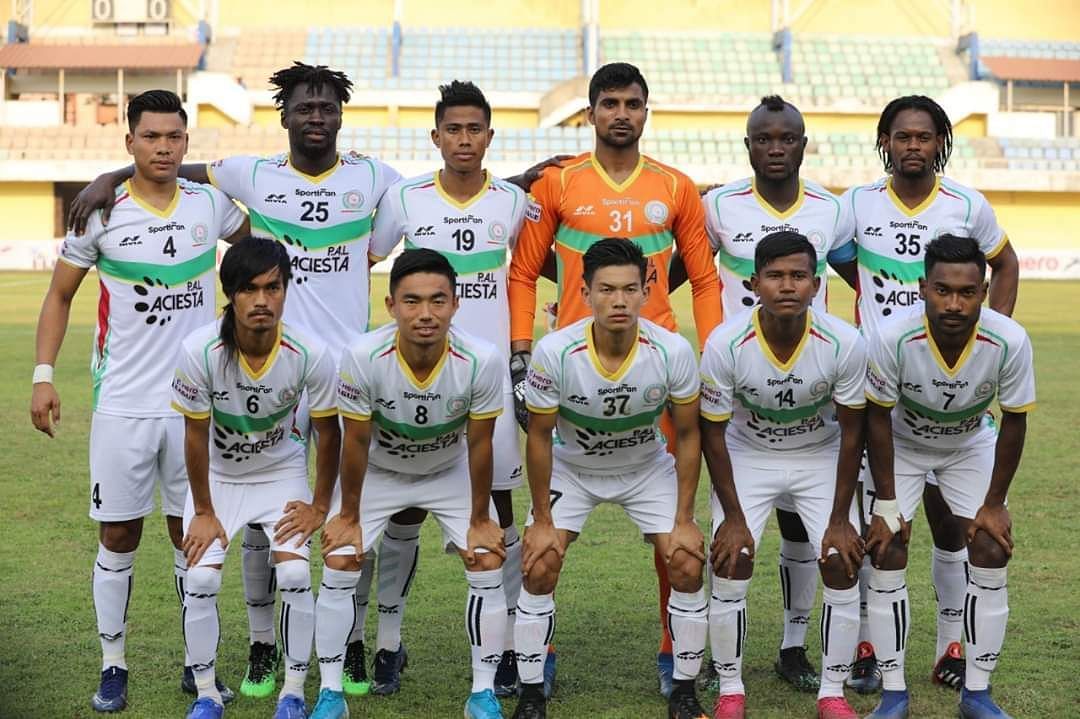 TRAU FC players pose for a photo (AIFF Media)