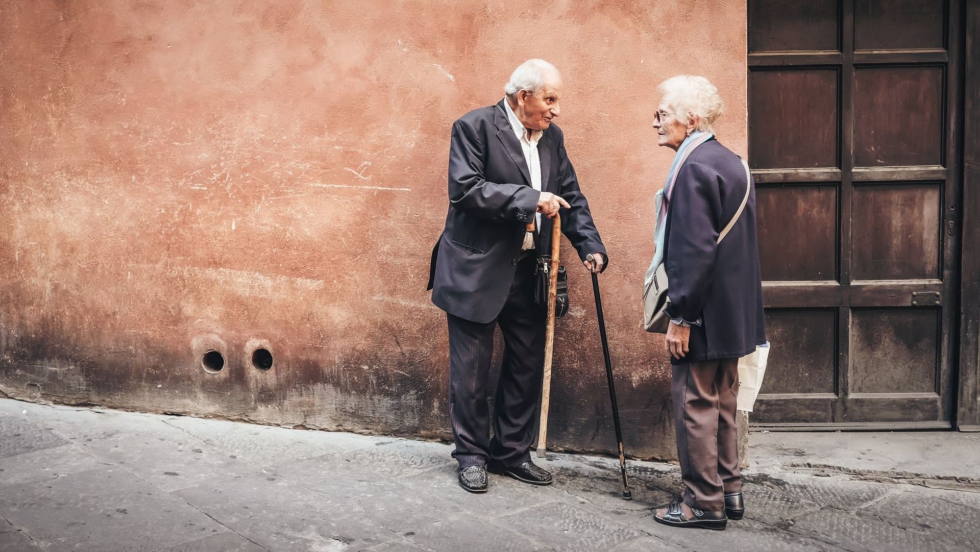 Balance exercise helps improve balance in visually impaired elderly. (Photo by Cristina Gottardi on Unsplash)