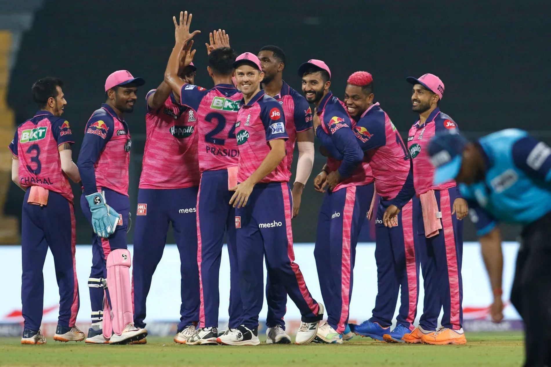 RR players celebrate a wicket. Pic: IPLT20.COM