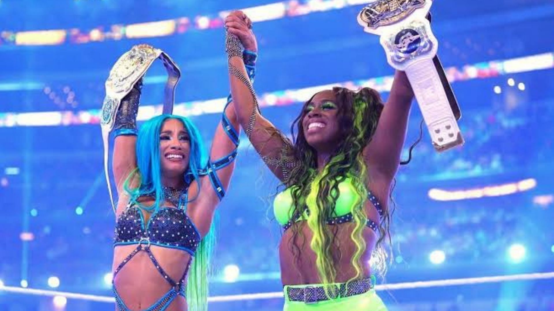 Sasha Banks (left) and Naomi (Right)