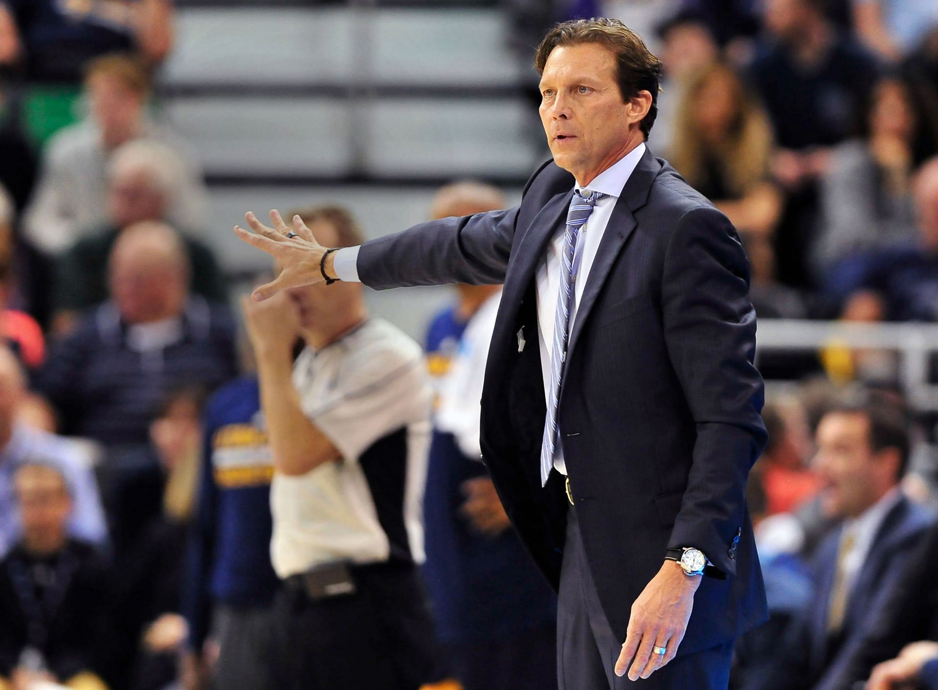 Head coach Quin Snyder of the Utah Jazz gestures during their game against the Los Angeles Lakers.