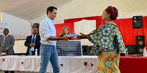 Roger Federer with Malawi's Minister of Gender, Hon Dr. Kaliati [Image credits: Roger Federer's Foundation Twitter]