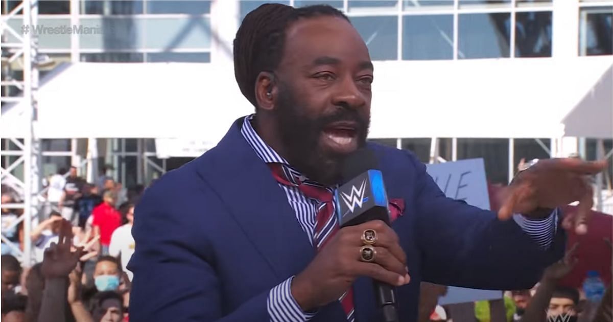 Booker T wants a SmackDown star to not let the haters distract her