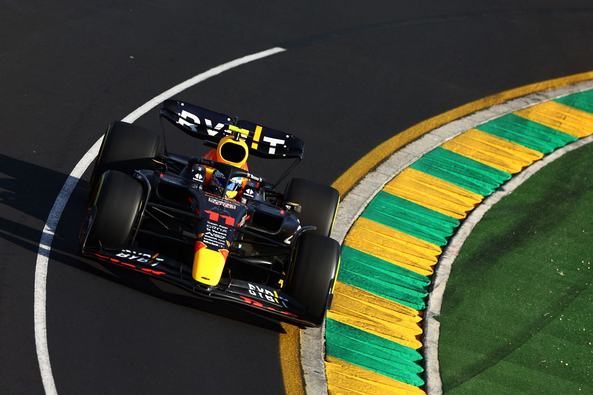 Sergio Perez en route to his P2 finish in the 2022 F1 Australian GP (Photo by Mark Thompson/Getty Images)