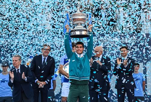 Carlos Alcaraz with the Barcelona Open trophy