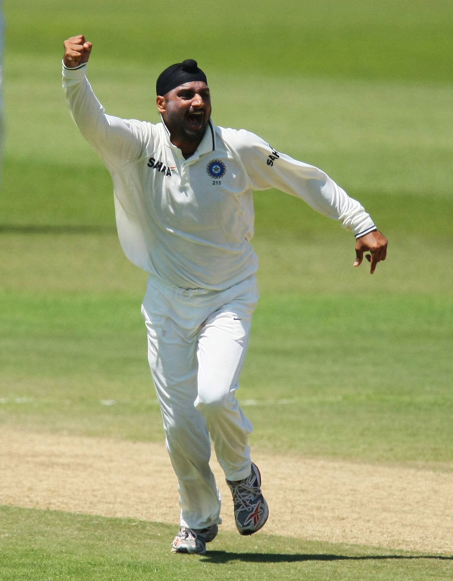 हरभजन सिंह ने सबसे पहली बार भारत की तरफ से टेस्ट क्रिकेट में हैट्रिक लिया था