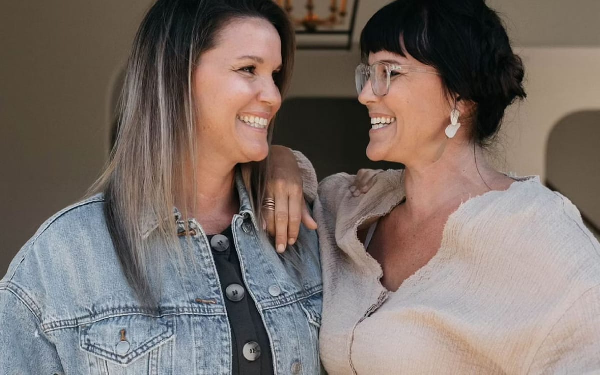 How did Unsellable Houses' Lyndsay Lamb and Leslie Davis transform a