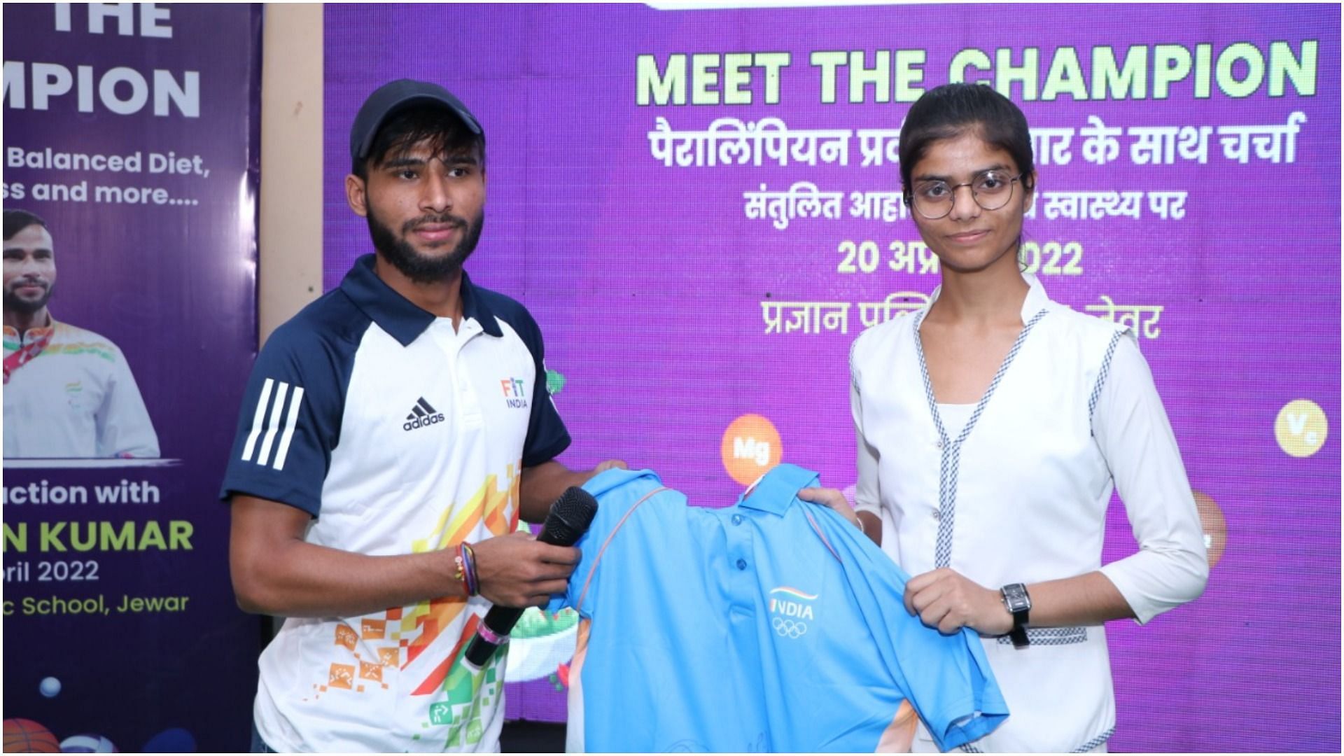 Praveen Kumar interacts with students under the &#039;Meet the Champions&#039; initiative (Pic Credit: SAI)