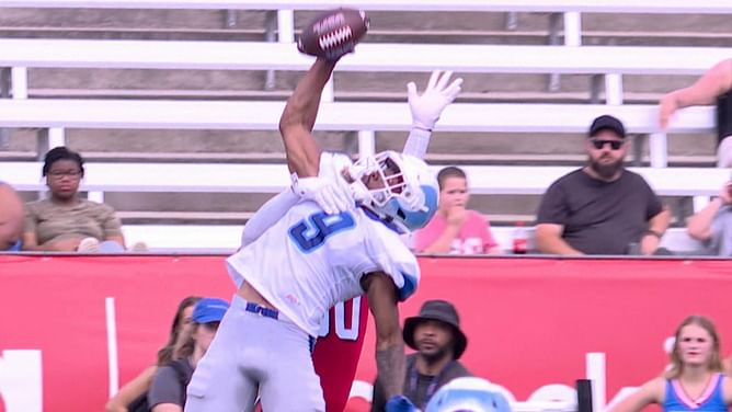 WATCH: New Orleans Breakers WR pulls off insane one-handed catch in USFL game