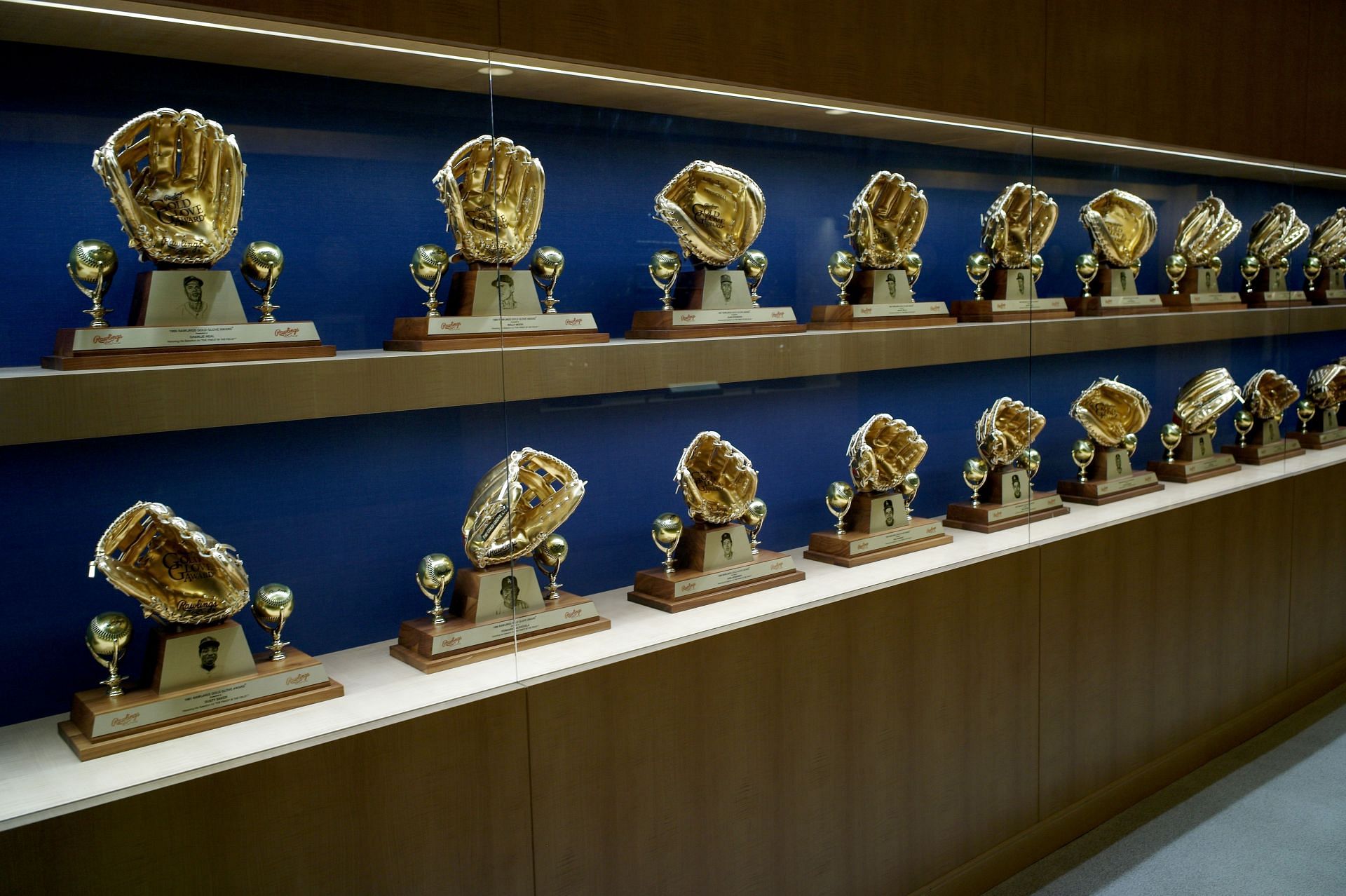 MLB News: Indians' Francisco Lindor wins first Gold Glove Award
