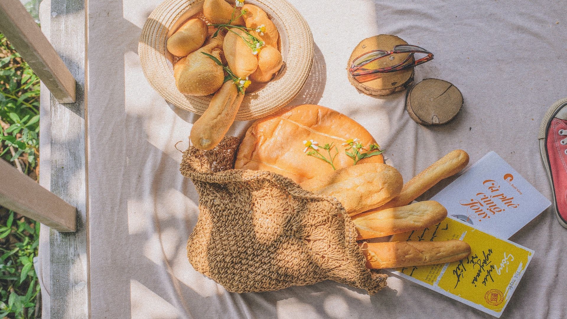 Breads are to be avoided. Image via Pexels/Tan Danh