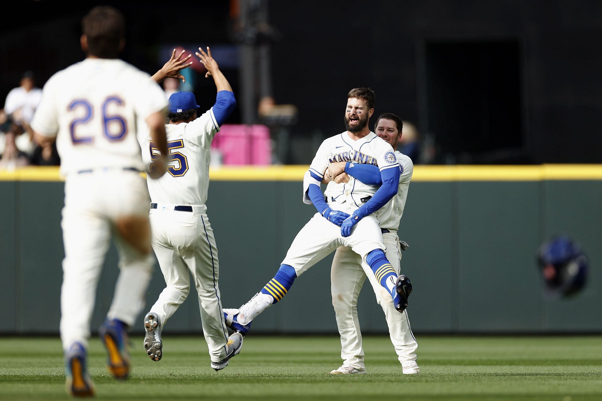 The Mariners have won three straight games and top the MLB AL West.
