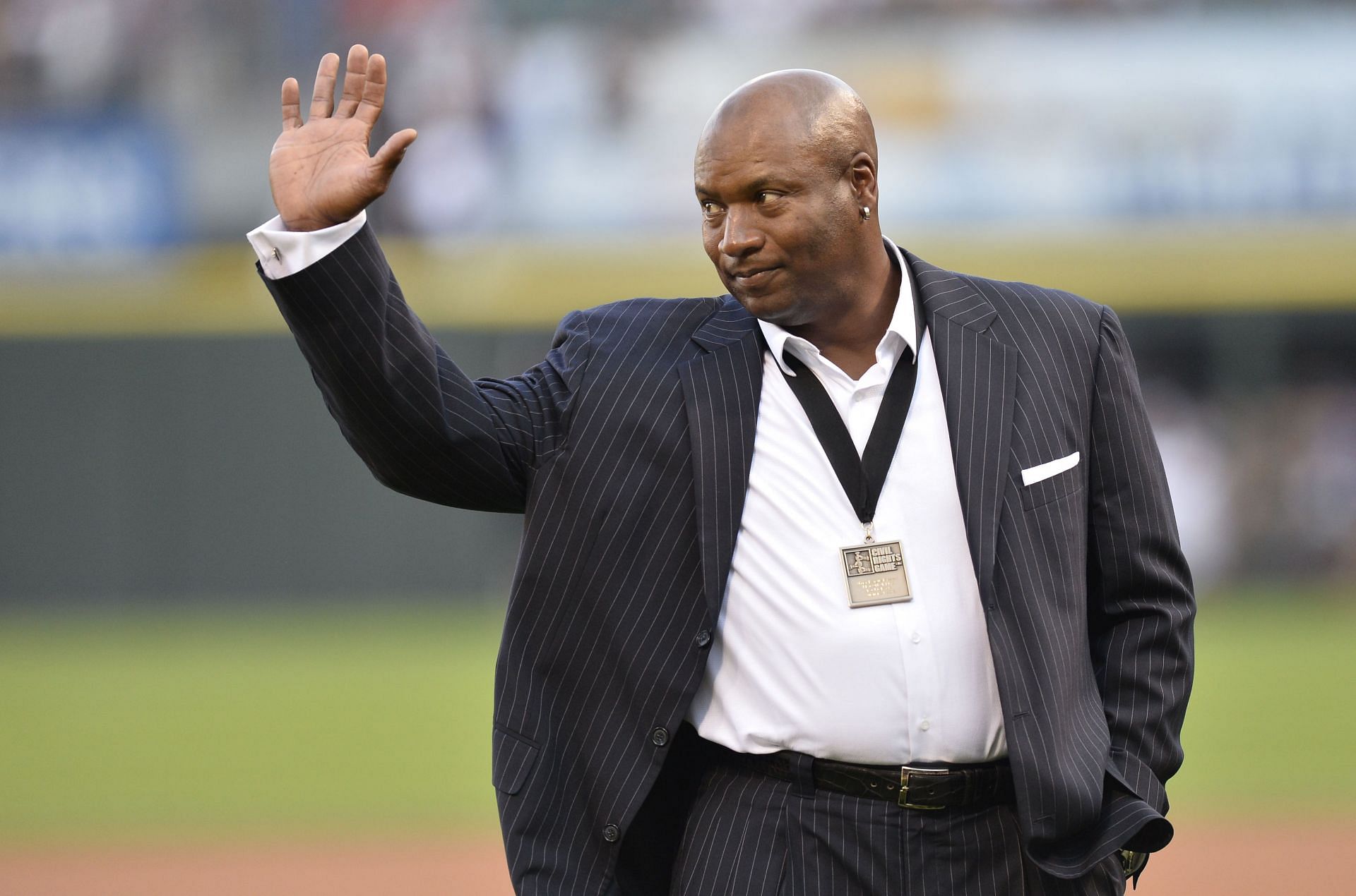 Former Chicago White Sox and Kansas City Royals player and Heisman Trophy winner Bo Jackson waves to the crowd
