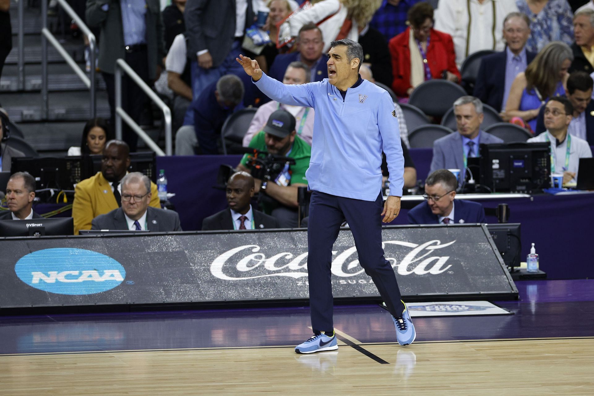 Despite Keyshawn Johnson&#039;s speculation, signs pointing toward coach Jay Wright are made.