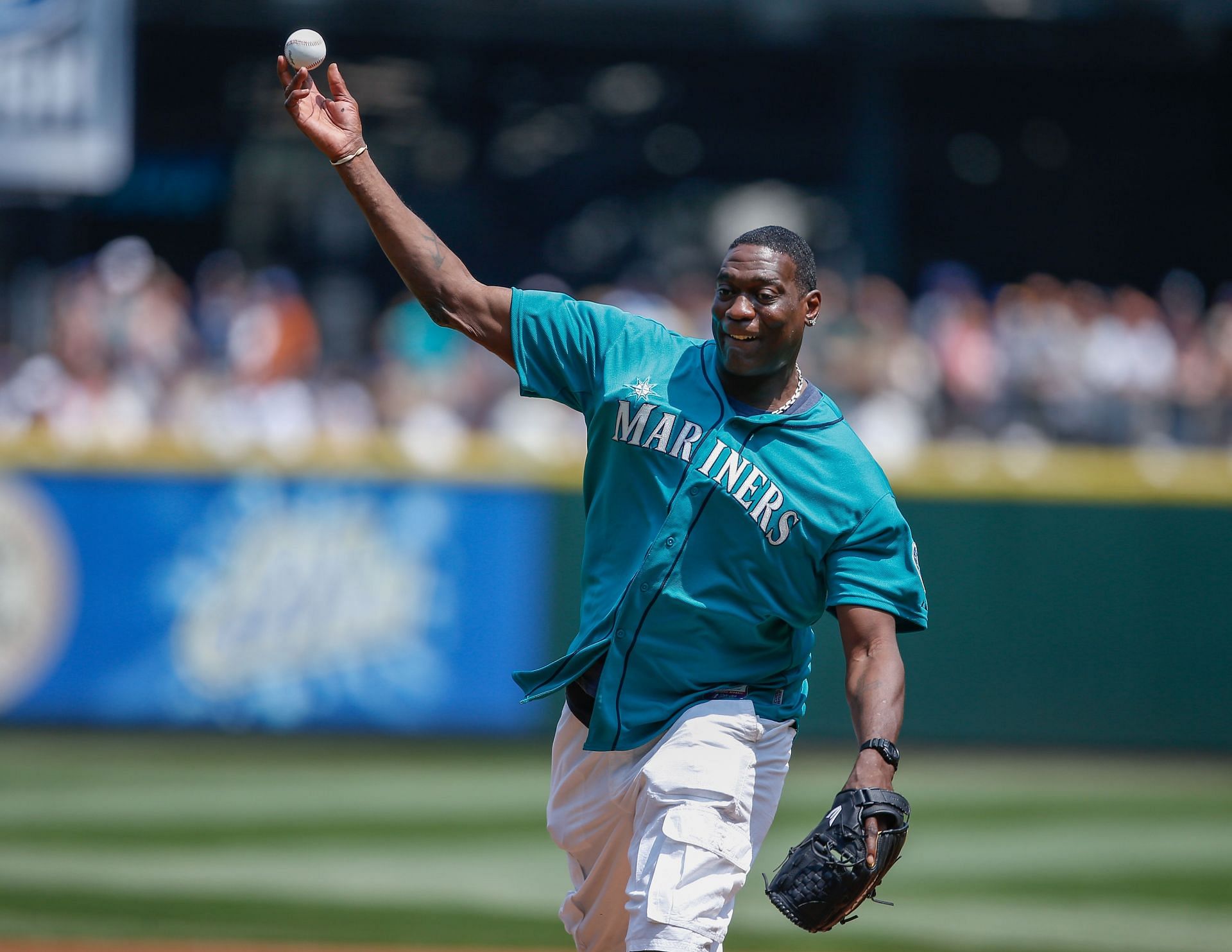 Shawn Kemp throwing the first pitch at the Detroit Tigers v Seattle Mariners game