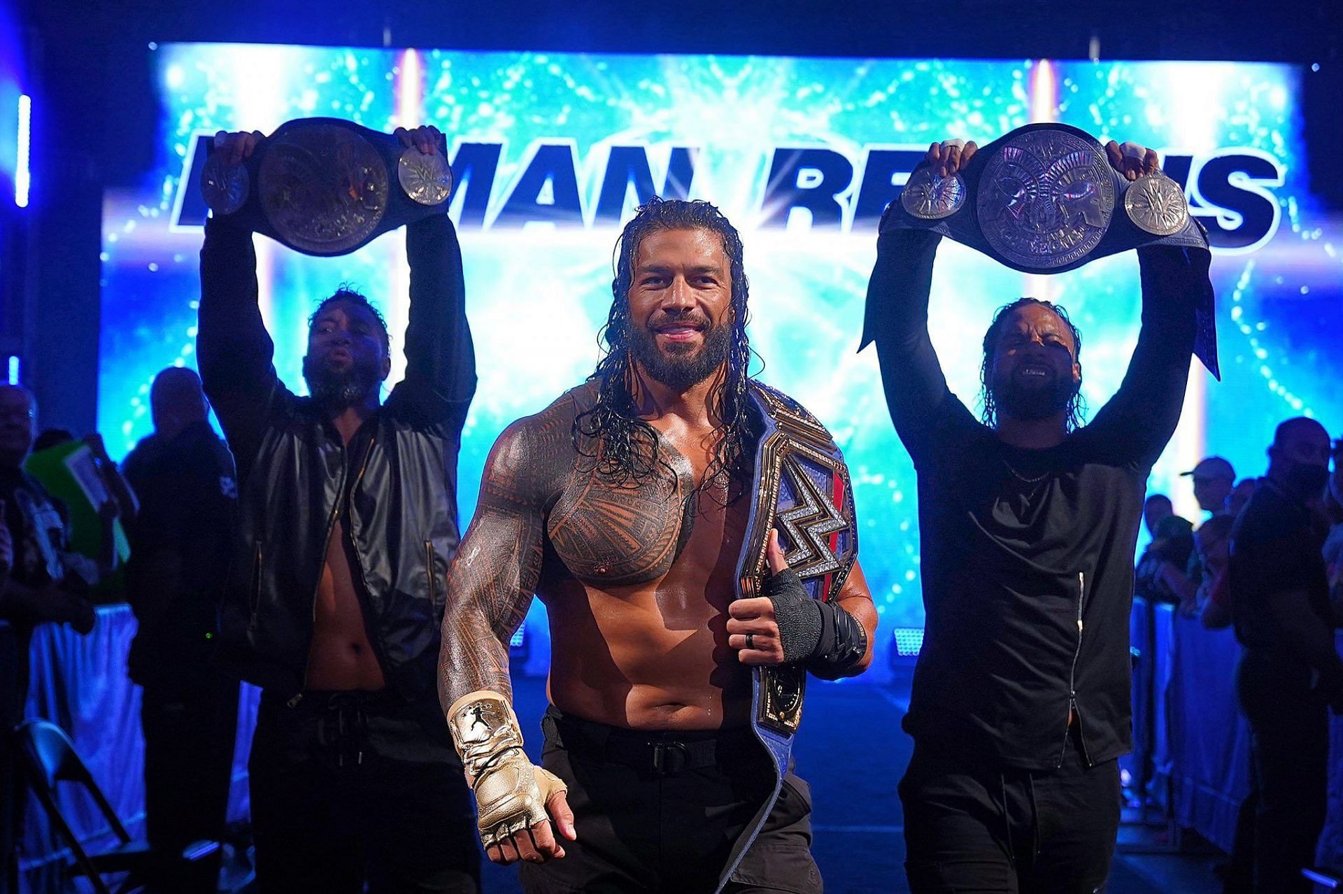 WWE सुपरस्टार रोमन रेंस और उनके भाई द उसोज़