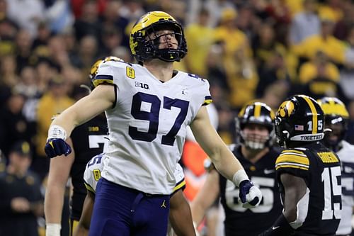 Michigan edge defender Aidan Hutchinson