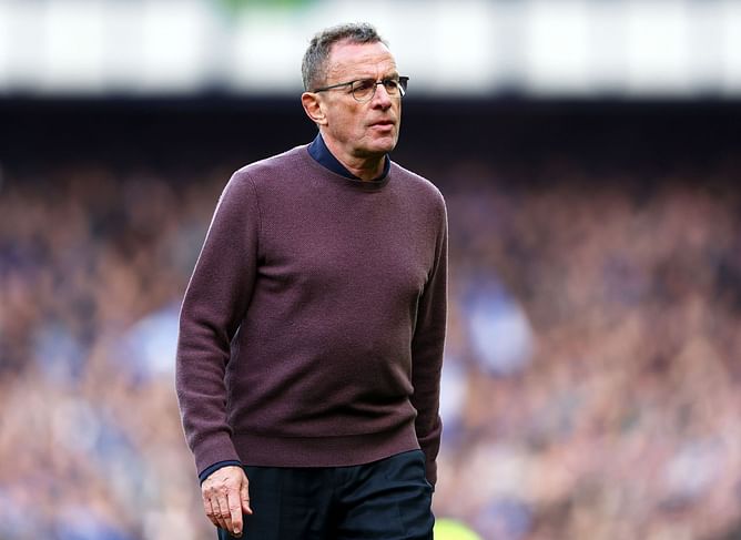 Manchester United Transfer News Roundup: Red Devils interested in Barcelona midfielder; Ralf Rangnick admits top-4 hopes unrealistic, and more - 23 April 2022