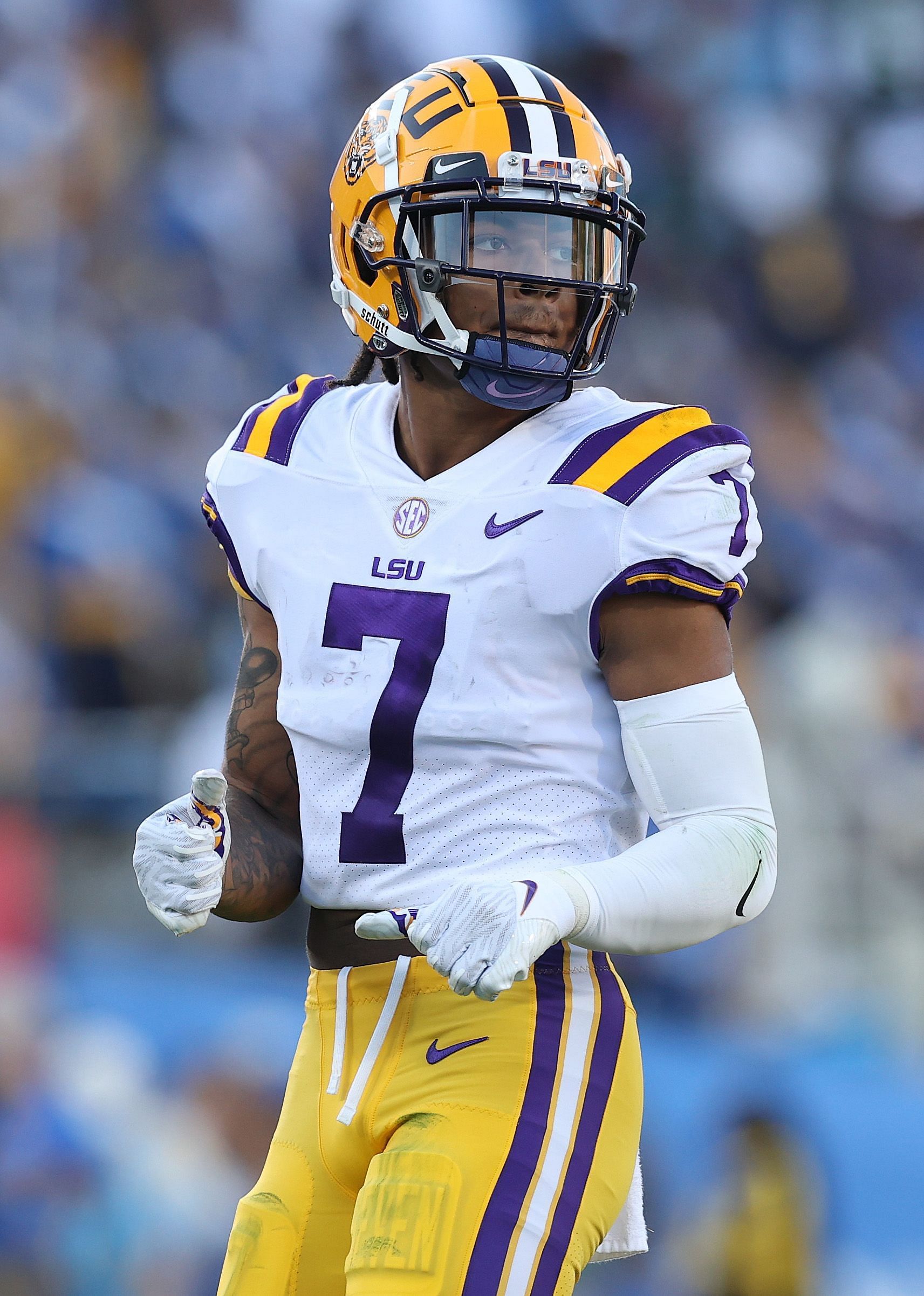 Derek Stingley Jr. #7 of the LSU Tigers in the first quarter at Rose Bowl on September 04, 2021 in Pasadena, California.