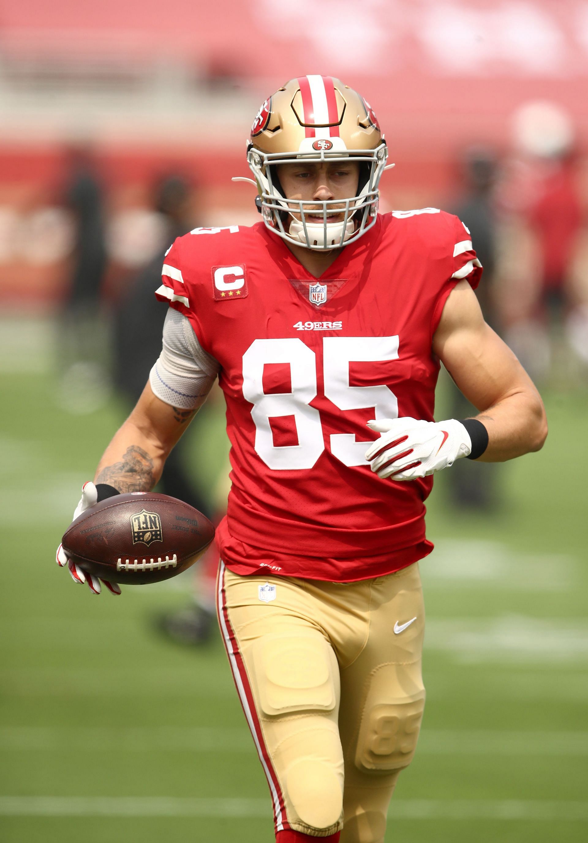 George Kittle can't play for the 49ers right now, but he still showed up to  WWE Raw