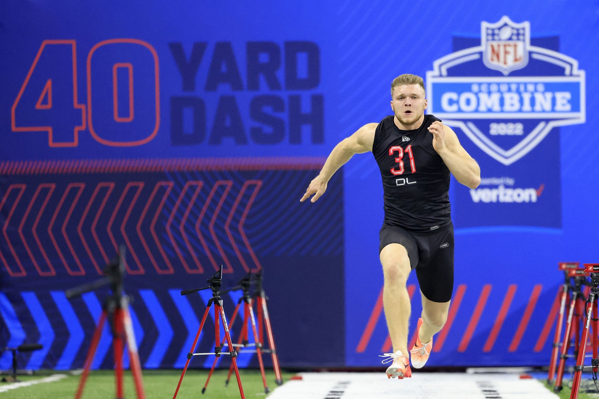 Aidan Hutchinson running the 40-yard dash at the 2022 NFL Combine