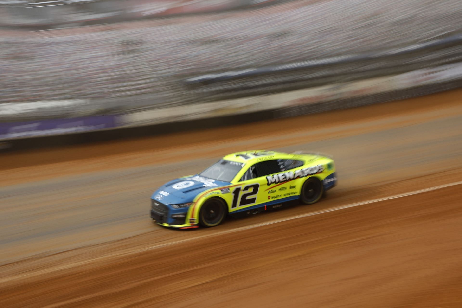Ryan Blaney drives during first practice for the NASCAR Cup Series Food City Dirt Race at Bristol Motor Speedway. (Photo by Chris Graythen/Getty Images)