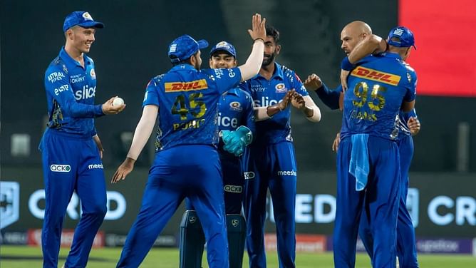 "बुमराह के बावजूद वास्तव में मुंबई इंडियंस का गेंदबाजी आक्रमण कमजोर है" - पांच बार की विजेता टीम की तीसरी हार को लेकर आई प्रतिक्रिया