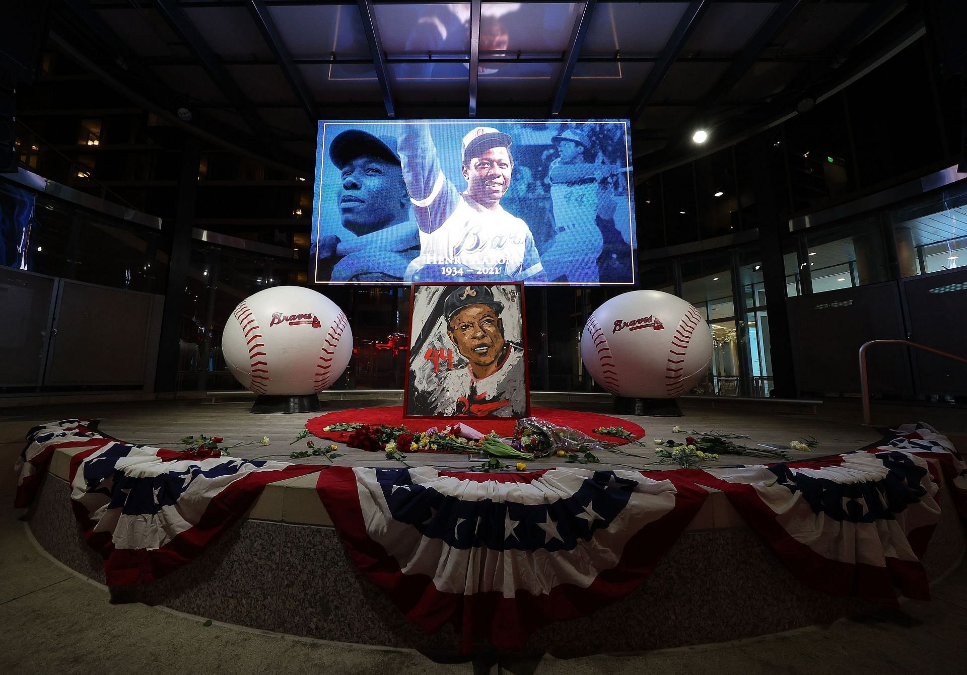 Fans pay tribute after the death of the MLB Hall Of Famer 