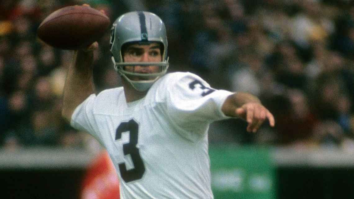 Las Vegas Raiders legend quarterback Daryle Lamonica honored at Las Vegas  draft