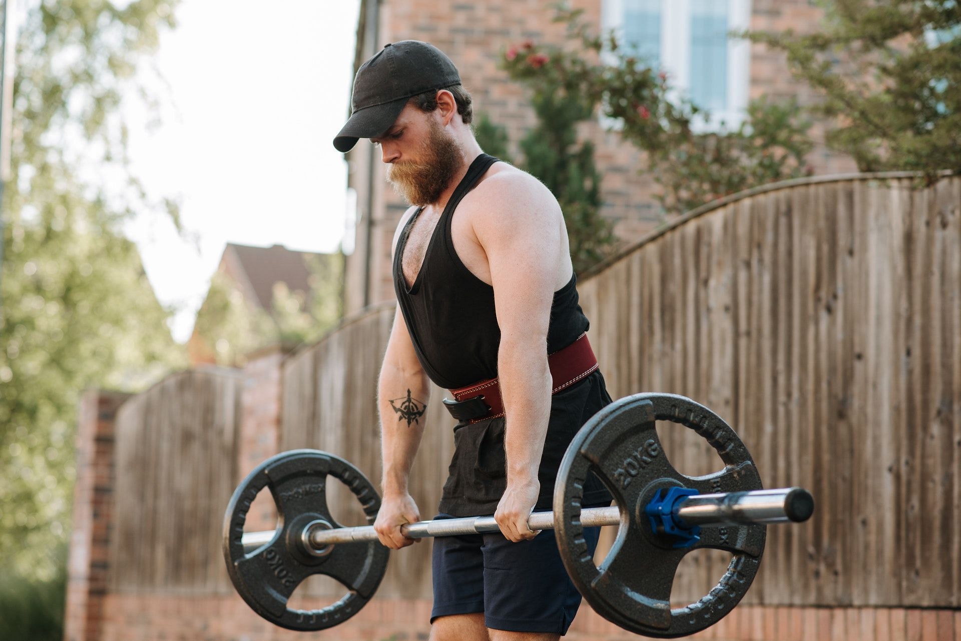 Dead-lift is a dangerous exercise that can hurt your back. (Photo by Anete Lusina via pexels)