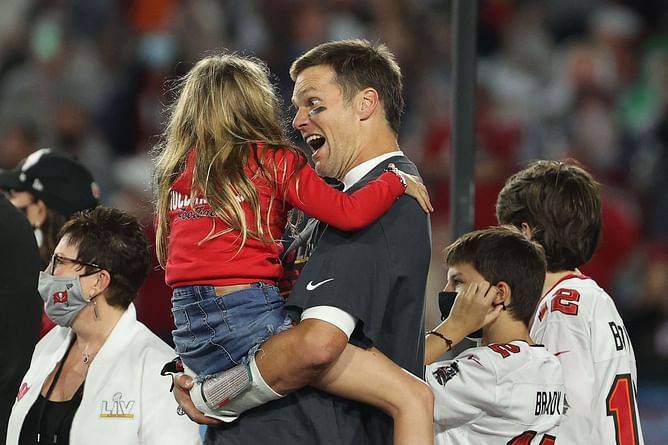 "I know I'm not as good a dad to my kids that my dad's been to me" - Tom Brady breaks down while paying homage to father